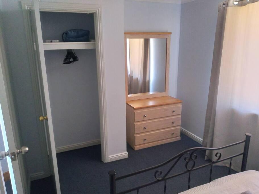 Cosy 2 Bedroom Unit In A Secure Gated Complex Kalgoorlie Esterno foto